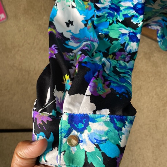 Floral button up blouse - Picture 6 of 7